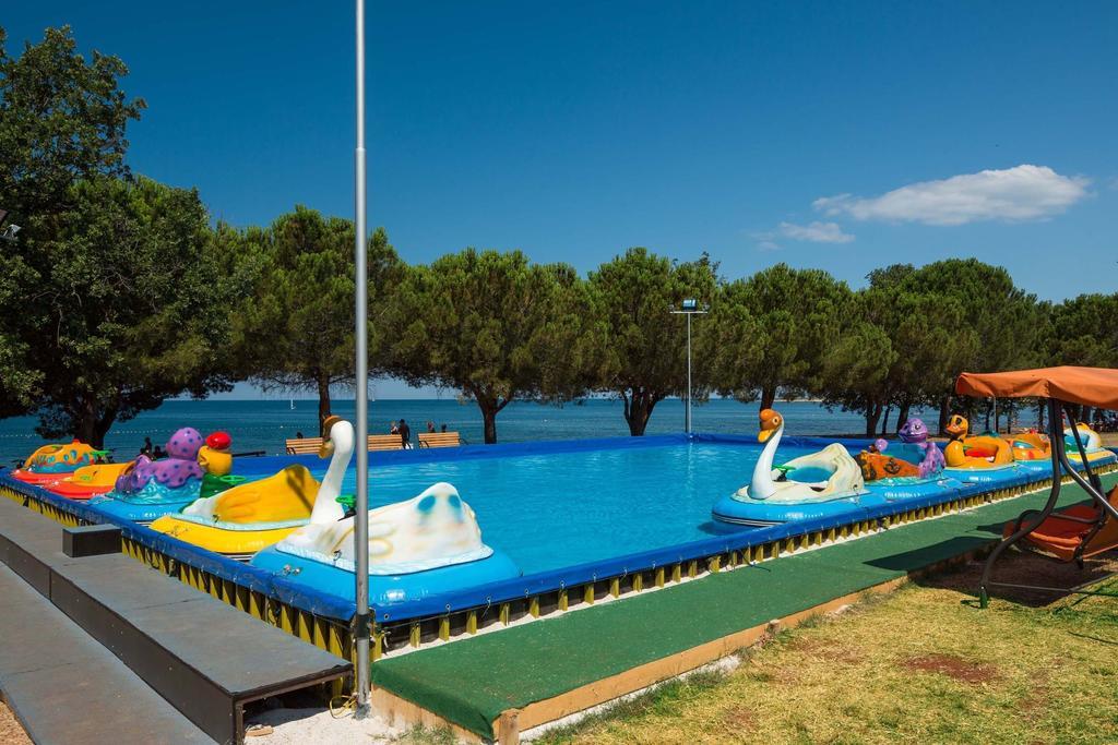 Happy Camp Mobile Homes In Camping Park Umag คาริกาดอร์ ภายนอก รูปภาพ