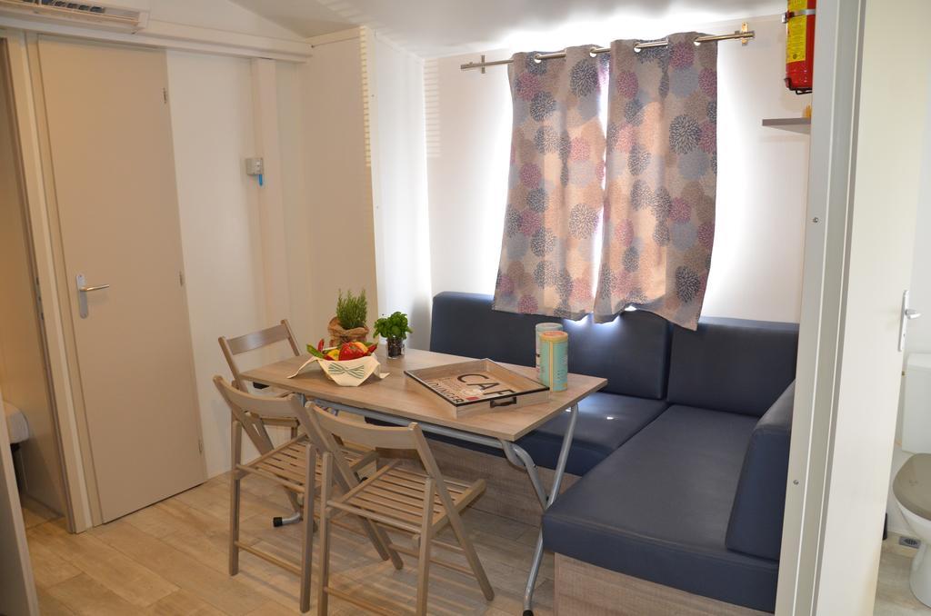 Happy Camp Mobile Homes In Camping Park Umag คาริกาดอร์ ภายนอก รูปภาพ
