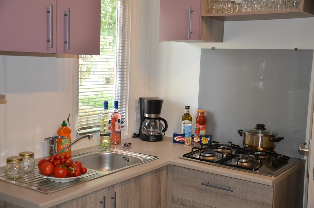 Happy Camp Mobile Homes In Camping Park Umag คาริกาดอร์ ภายนอก รูปภาพ